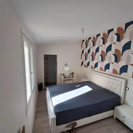 Belle Maison Au Bord Du Plan D'eau * Saint-Jean-dʼAngély