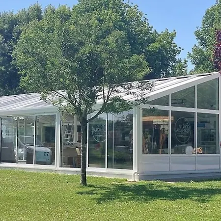 Belle Maison Au Bord Du Plan D'eau Holiday home Saint-Jean-d'Angely