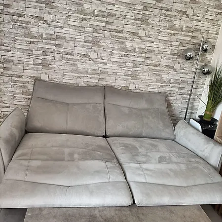 Belle Maison Au Bord Du Plan D'eau Saint-Jean-dʼAngély